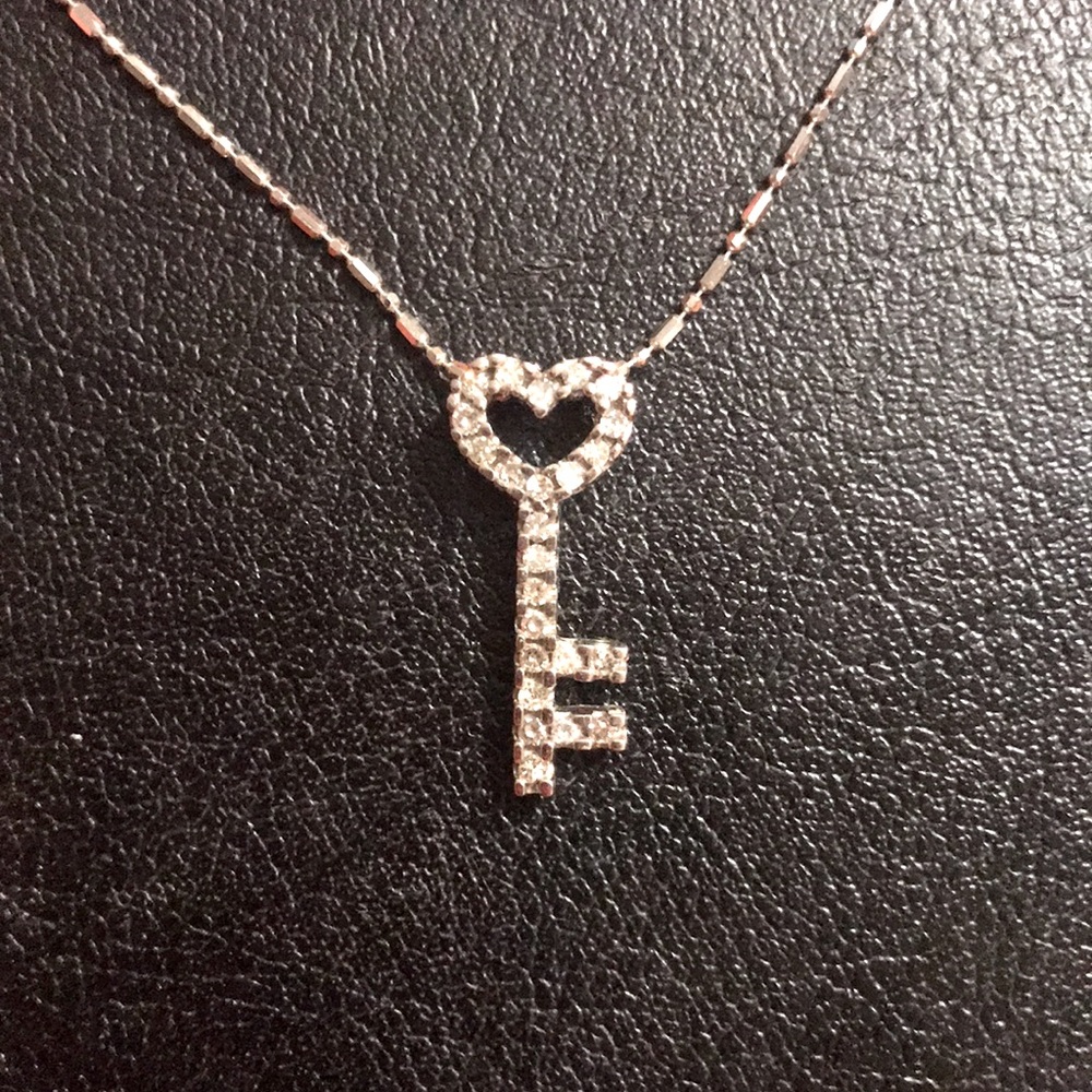 14k white gold 1/3k Diamond Key necklace Aurafin signed
